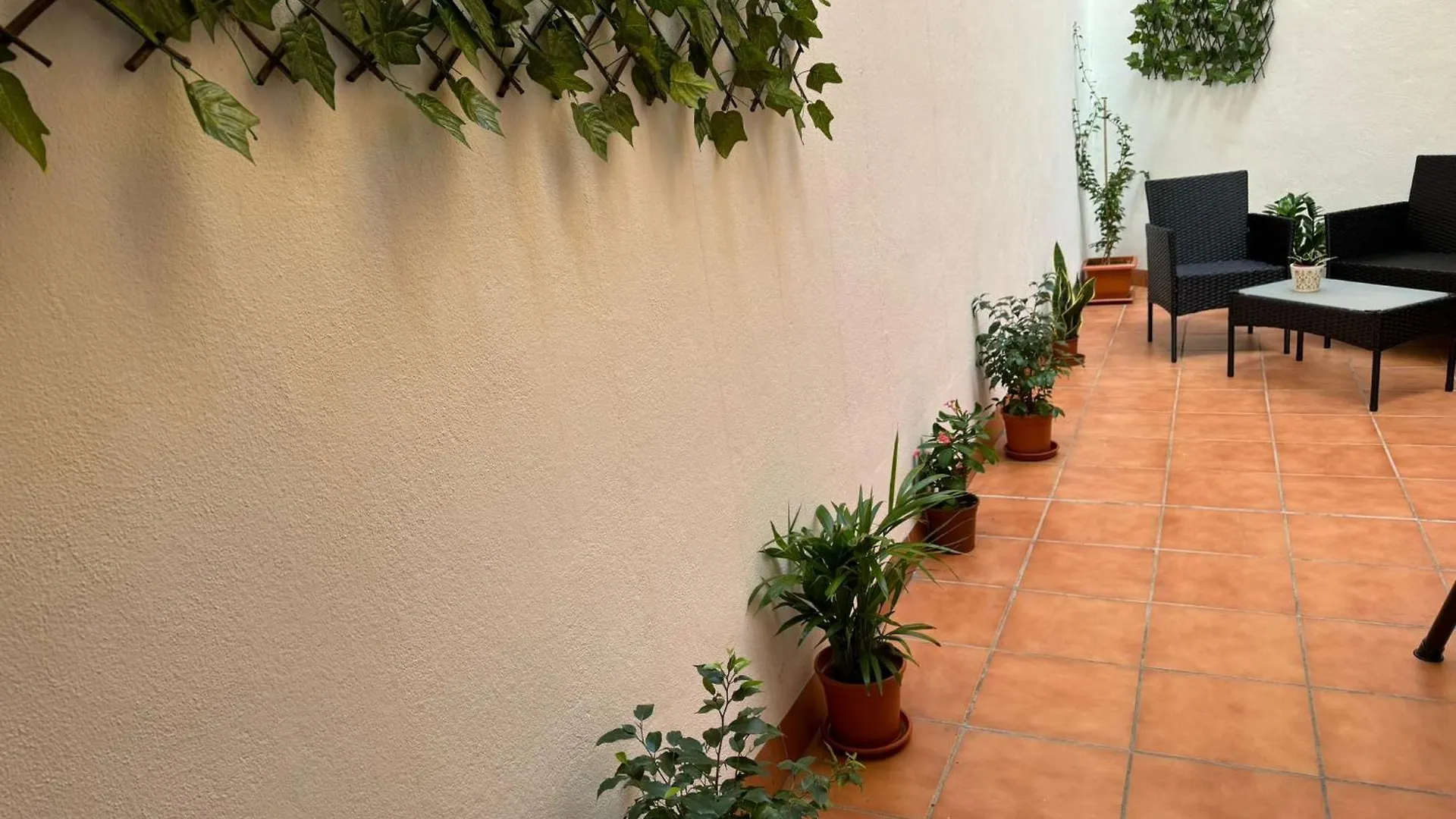 Apartamento Relaxing Suite With Lovely Patio Málaga